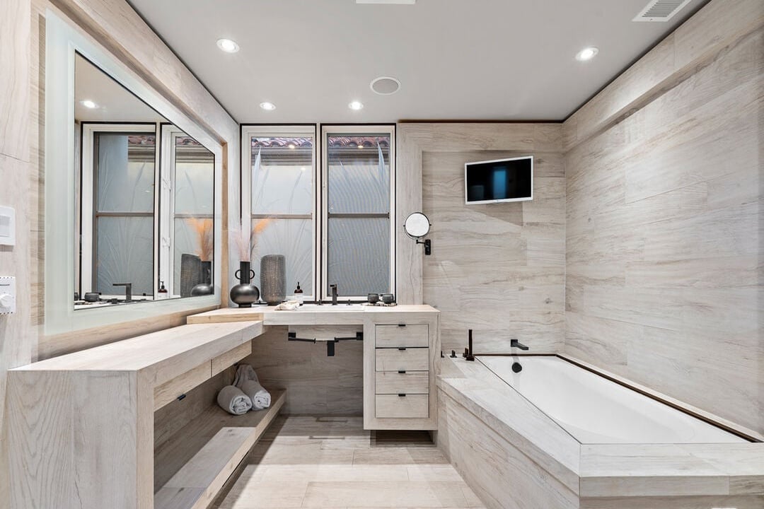 Century Woods Dr, 90067