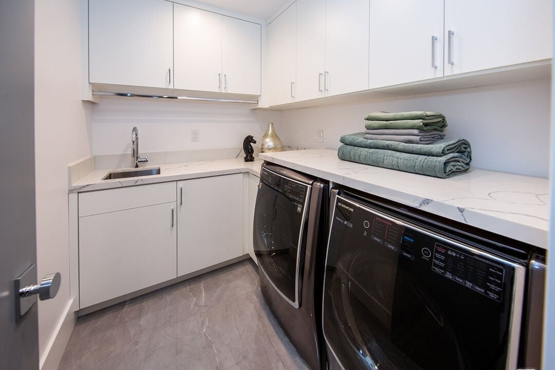 S Sherbourne Dr, 90035