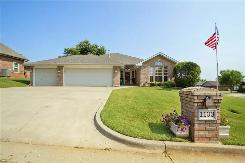 1103 Parkview Cir
