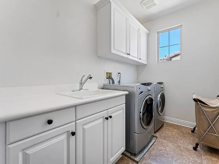 ands-ranch-crmls-ptp2503035-Laundry-Room