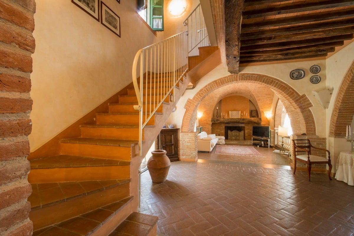 Villa In The Tuscan Hills