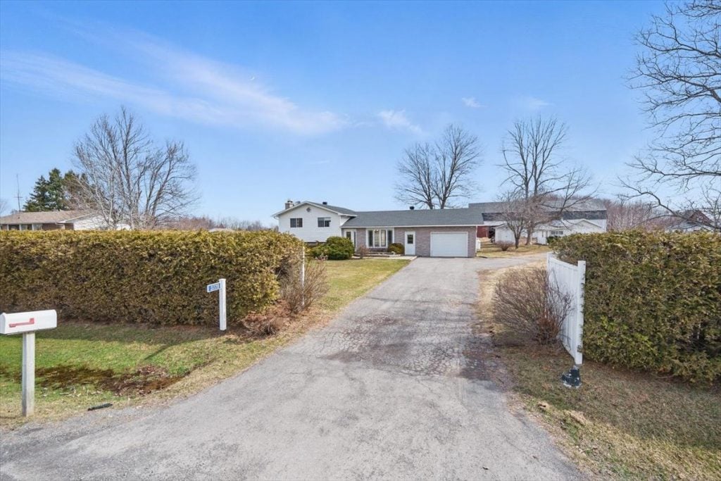 3779 Labelle Rd