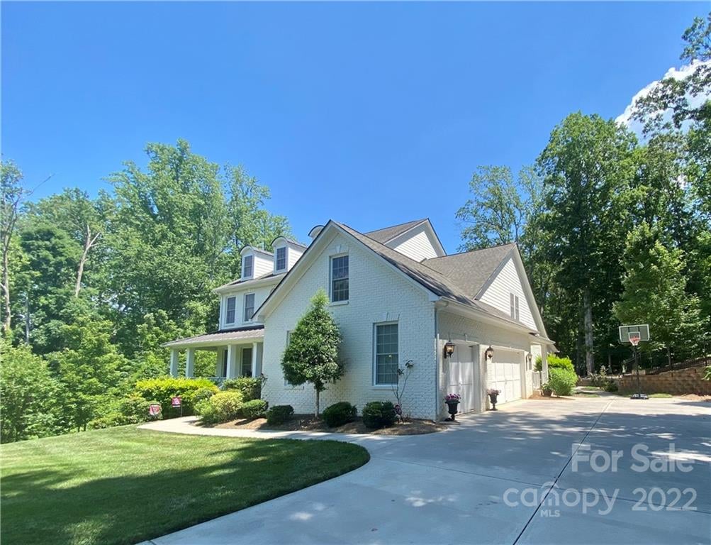 709 Woodcliff Ct