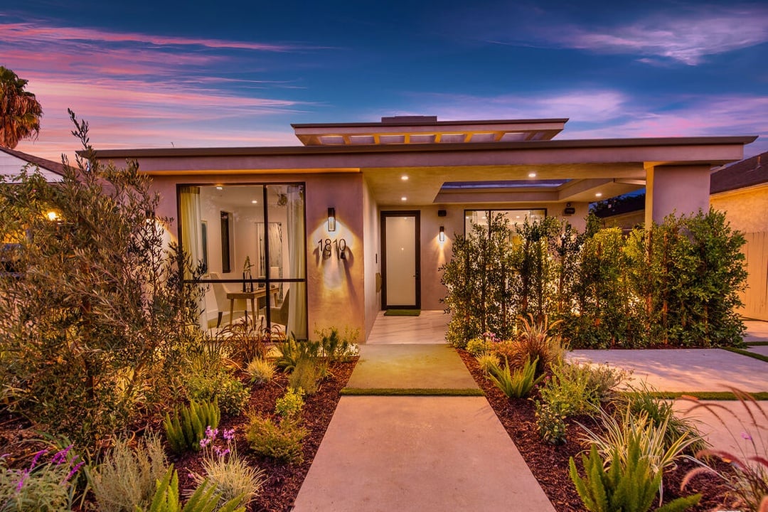 S Sherbourne Dr, 90035