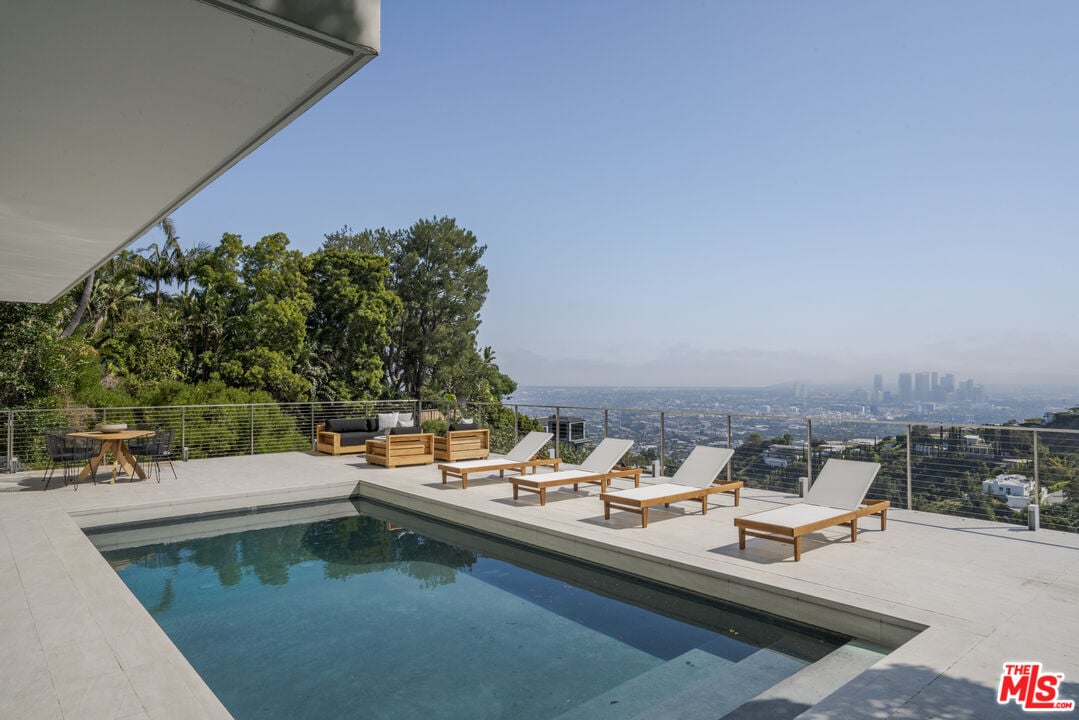 Nova Estate, Sunset Plaza Dr, 90069