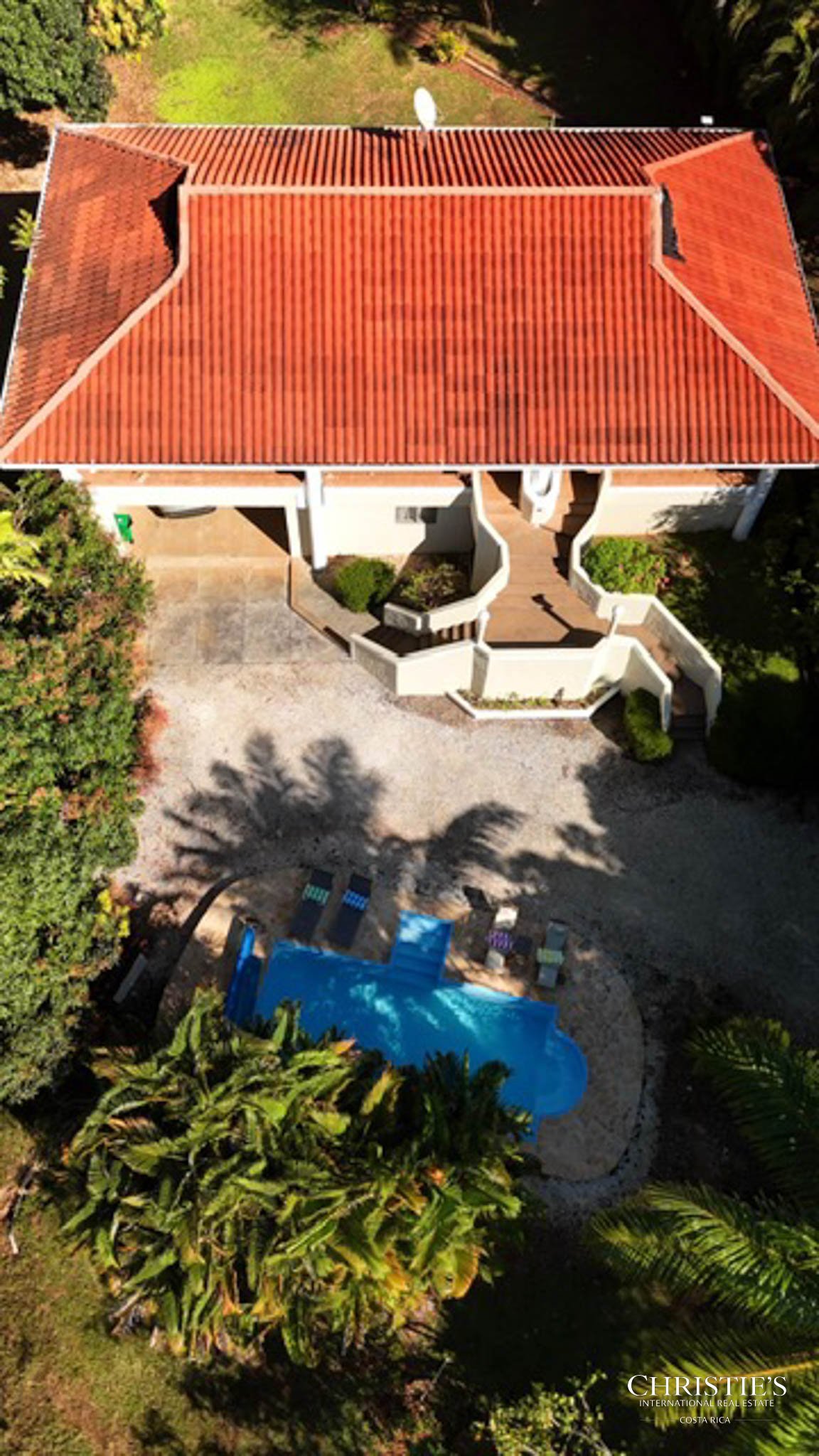 Tambor Cottage on the Pond