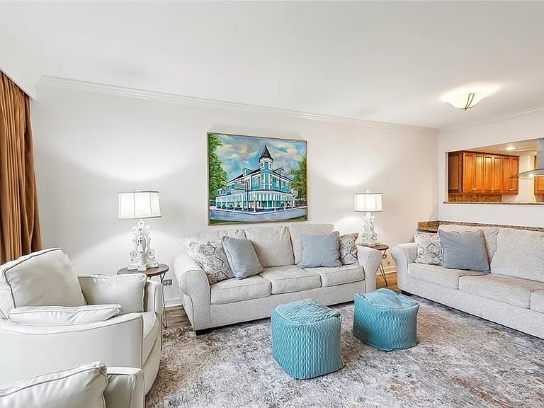 2100 Saint Charles Avenue Apartment 9E