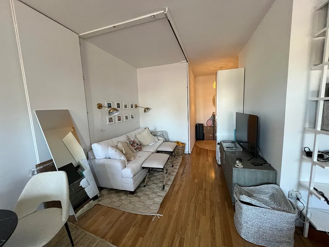 99 Bank St, #7S