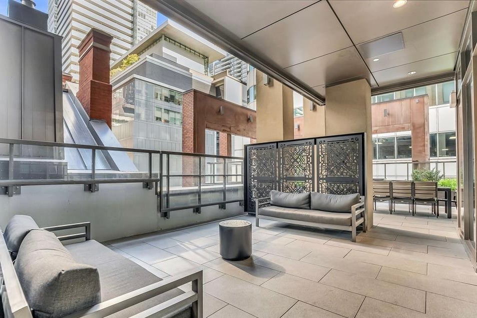 8 Widmer Street 2005