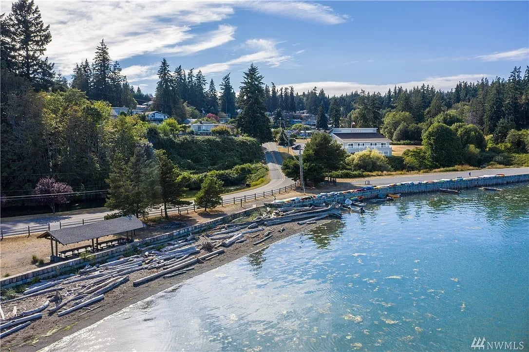 1389 SE Camano Dr
