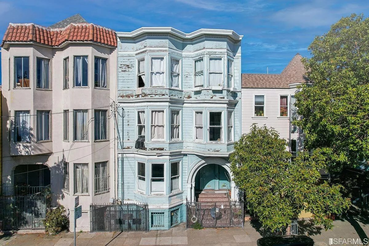 378 Waller St