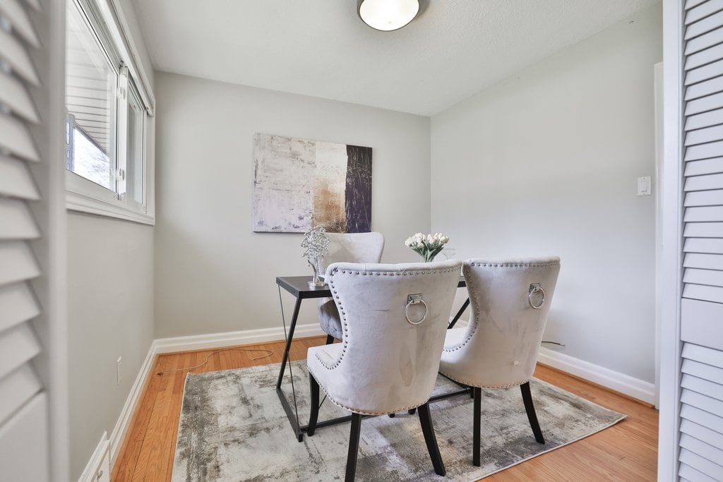 35 Hollyrood Heights Dr