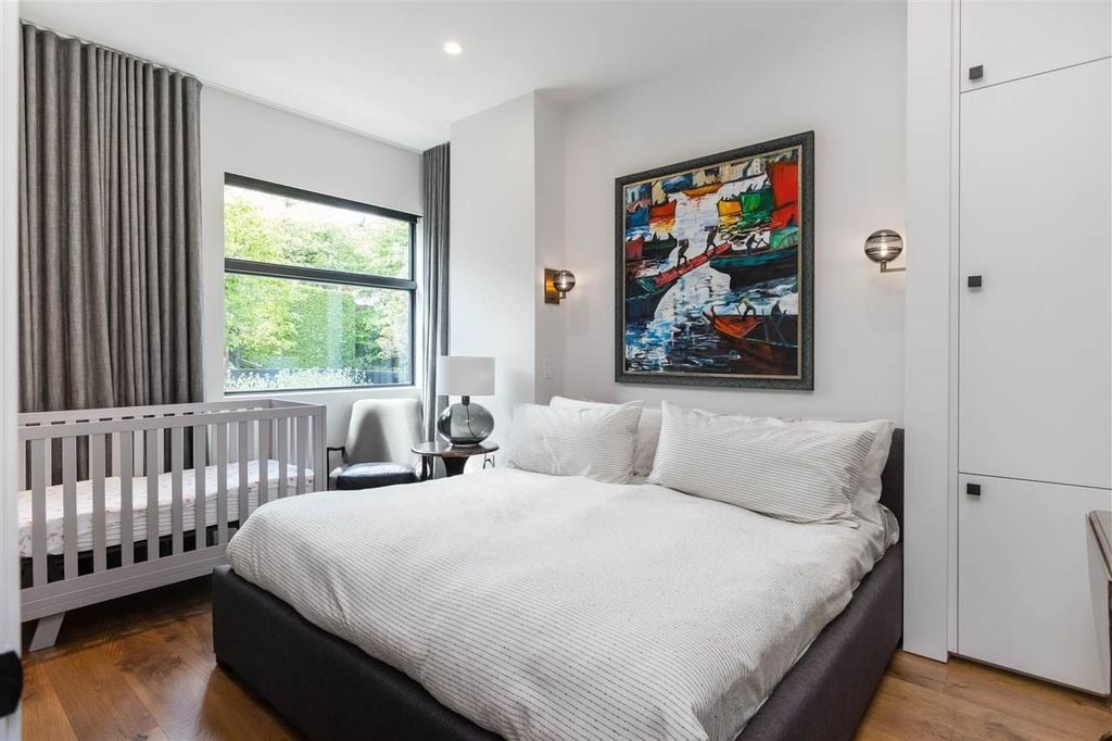 4385 Locarno Cres