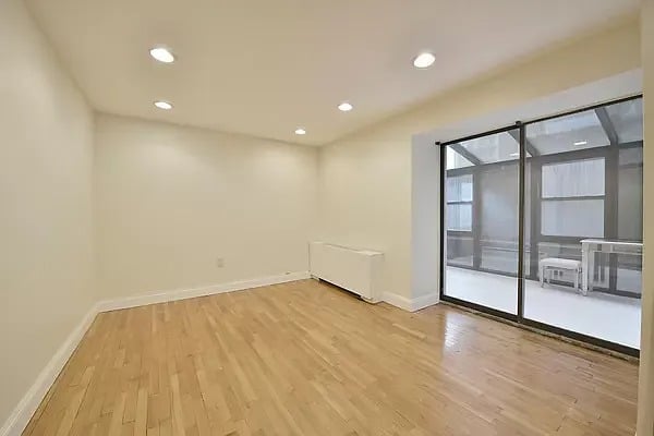 317 W 95th St APT HG