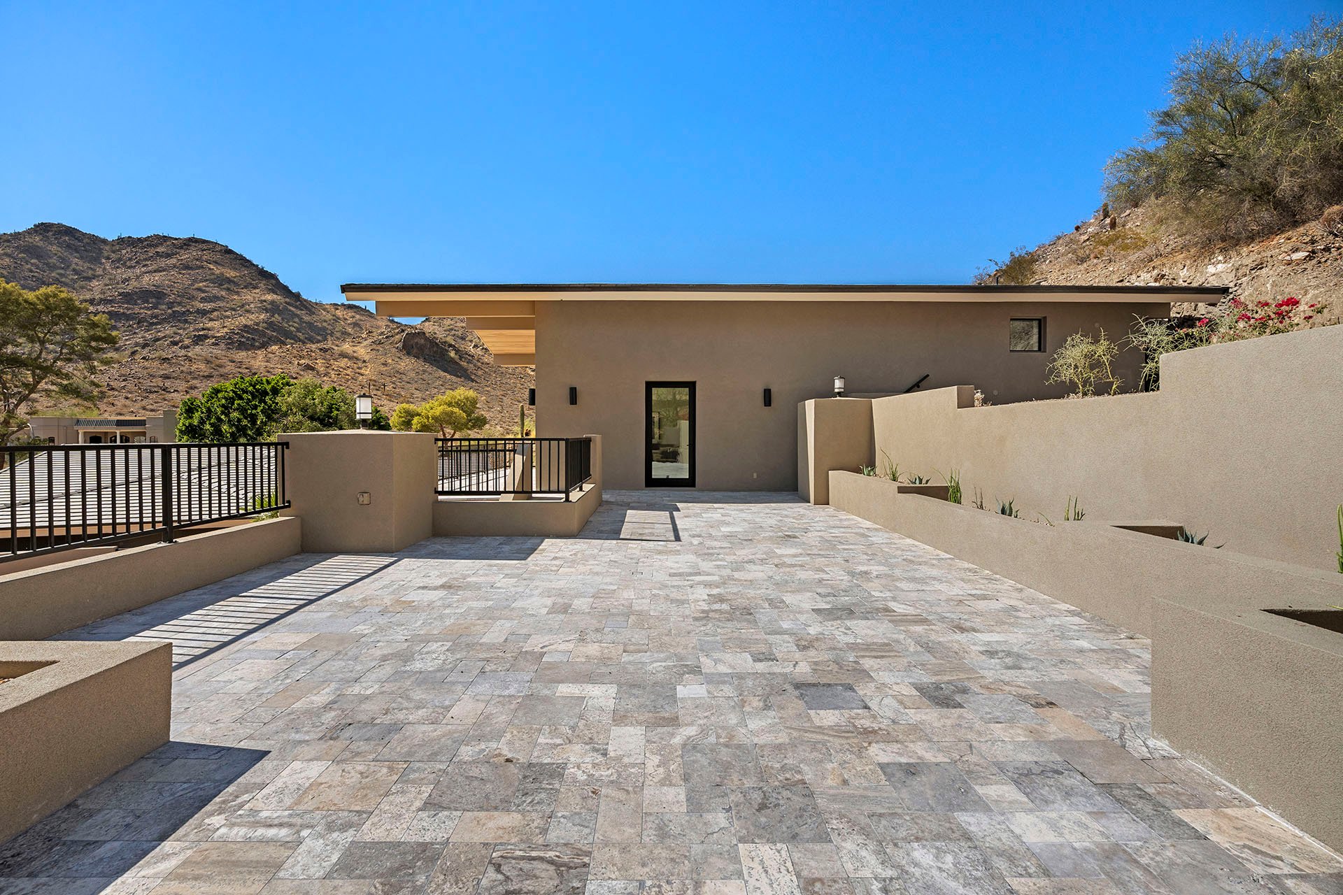 3500 E LINCOLN Drive 26