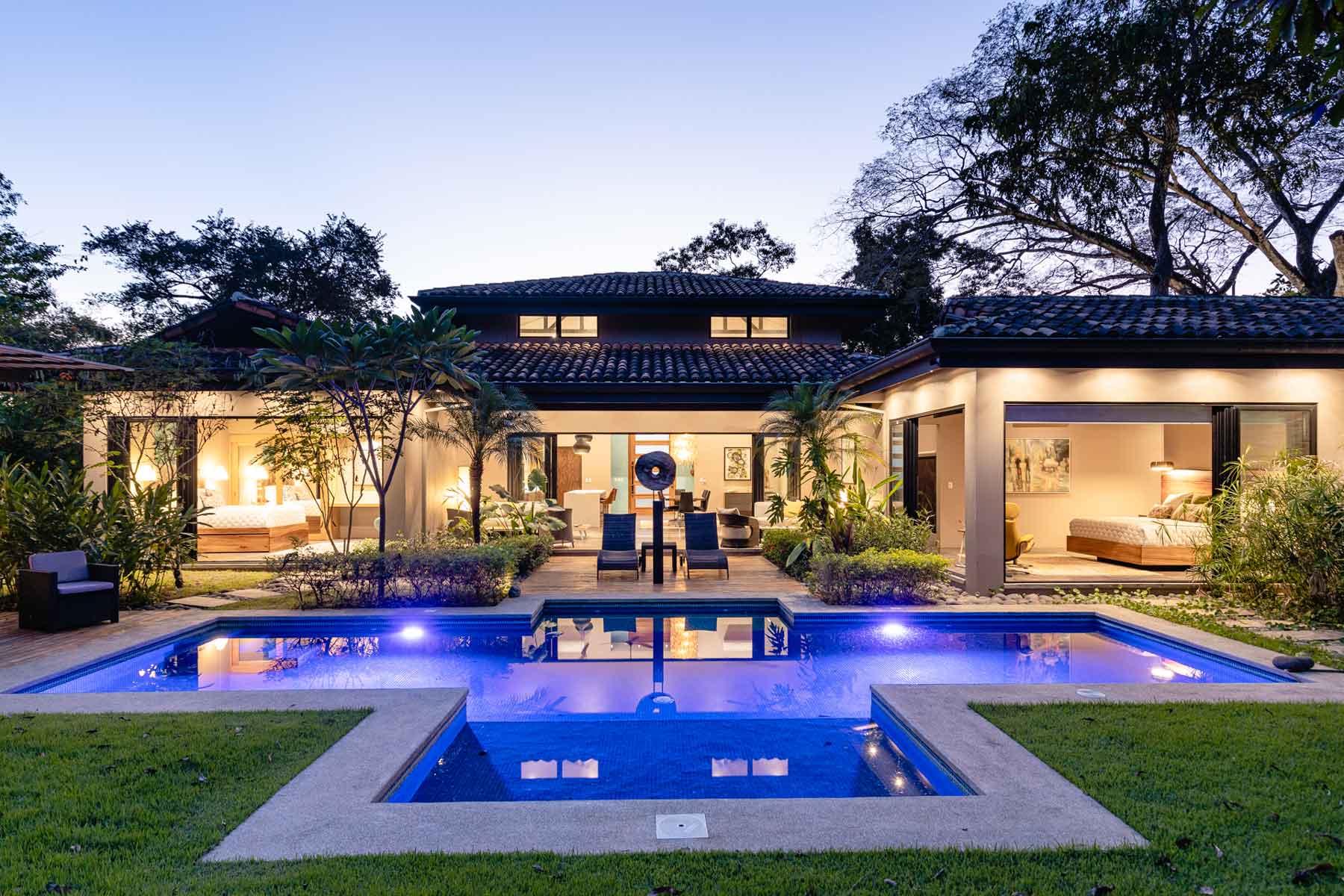 Casa Milagro | Modern Luxury Meets Tropical Elegance in Hacienda Pinilla