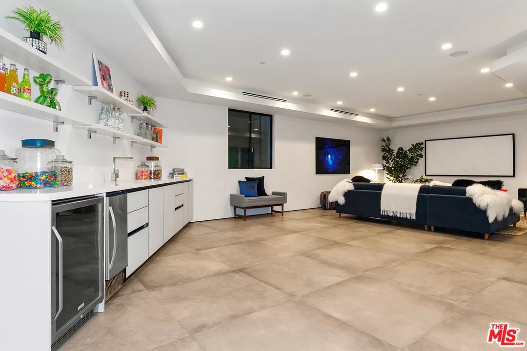 460 N Kings Rd