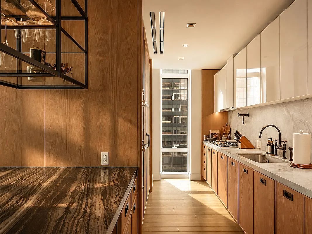 45 E 22nd St #26A