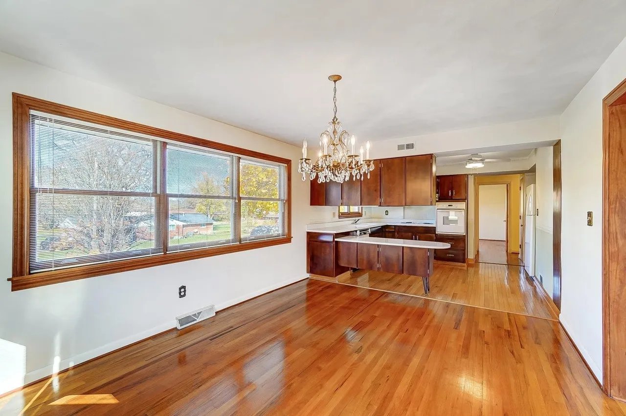 145 Davis Rd
