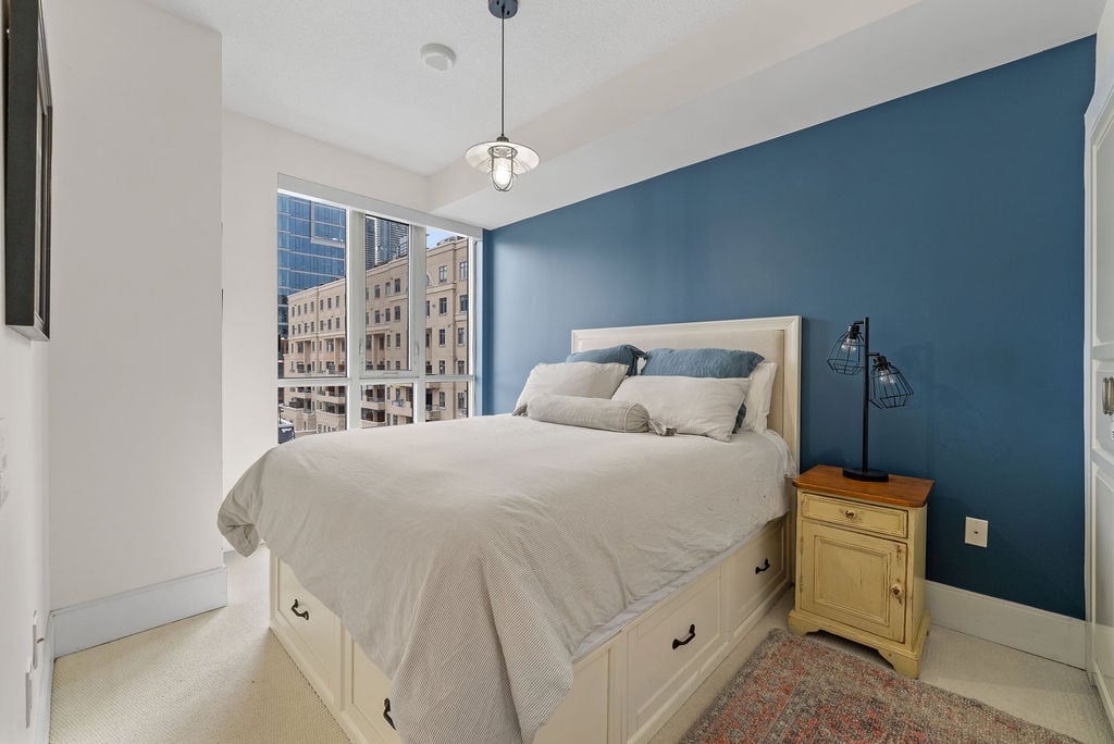 560 Front Street West, Suite 621