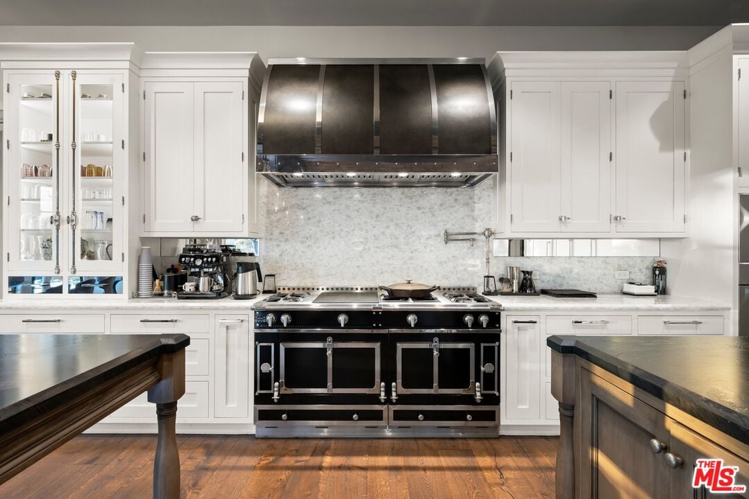 Stone Ridge Ln, 90077