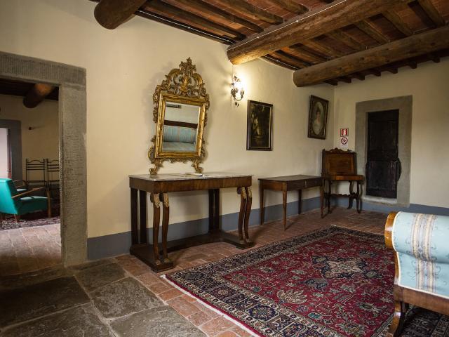 Enchanting Countryside Estate in Arezzo