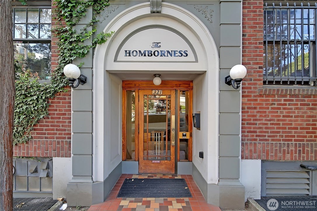 321 Boylston Avenue E #102