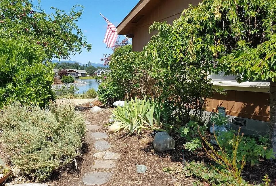 208 Waverly Dr