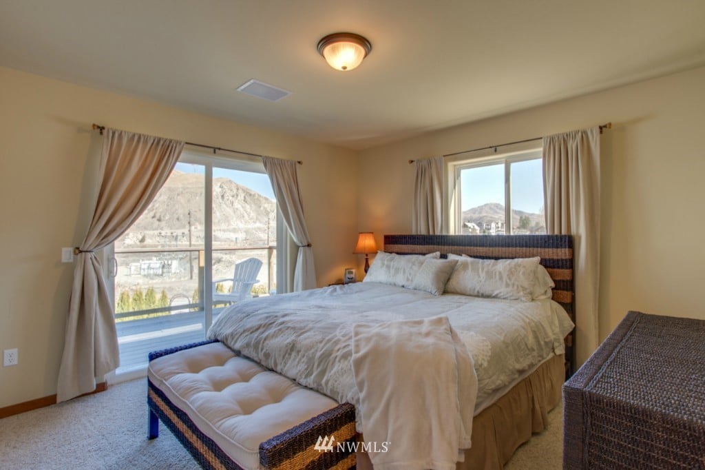101 W Marine View Pl