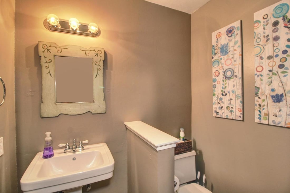 Gorgeous Condo in Popular Exeter Square!