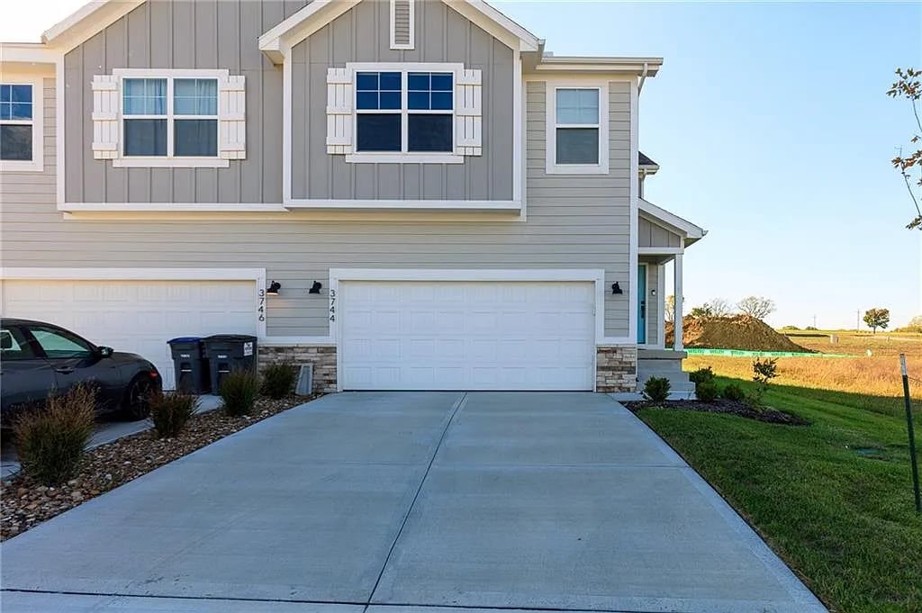 3744 SW Maryville Pl