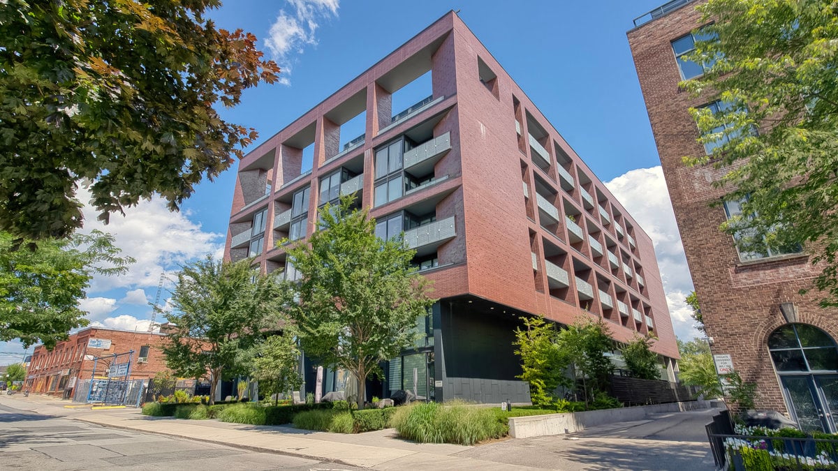 383 Sorauren Ave #801