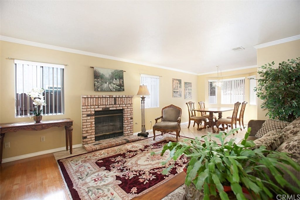 1710 S Mammoth Pl