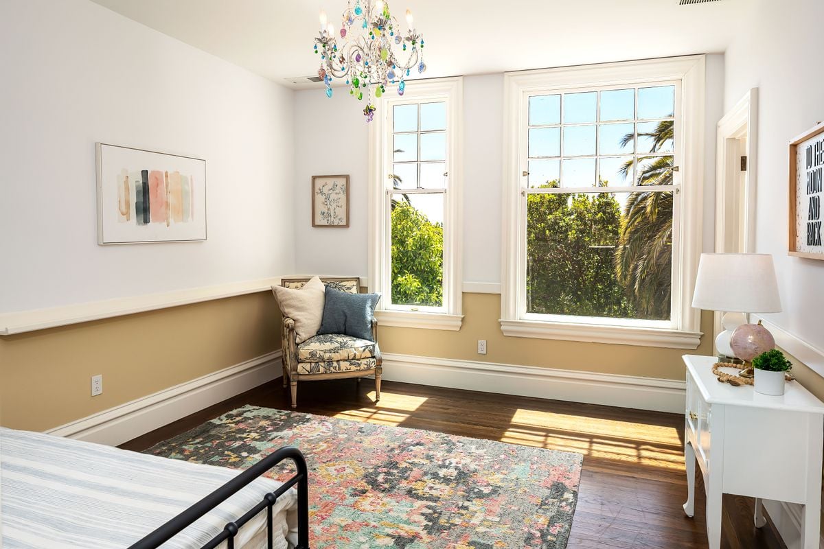 25 Crocker Ave