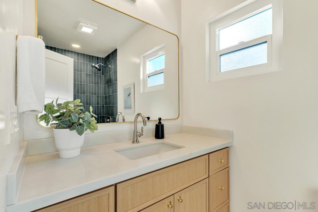 2275 Emerald St, San Diego, CA 92109