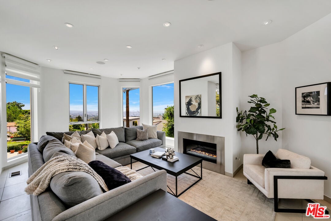 Luminor Estate, N Crescent Heights Blvd, 90069