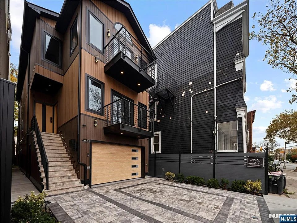 482 Kennedy Blvd