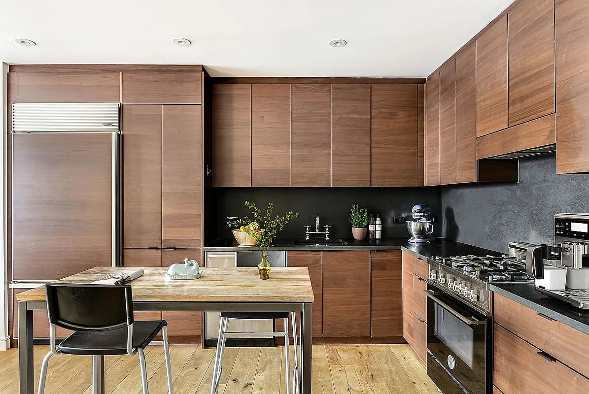 540 W 28th St APT 8B