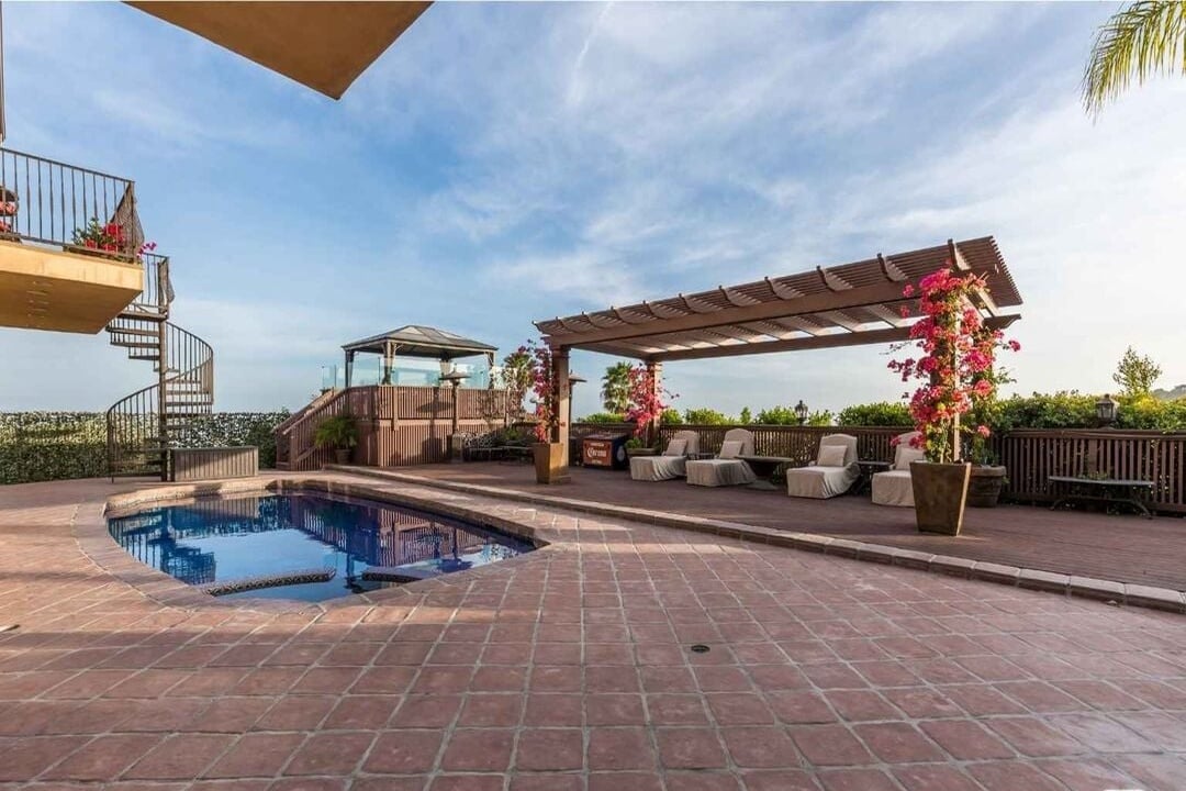 Celestia Crest, Venus Dr, 90046