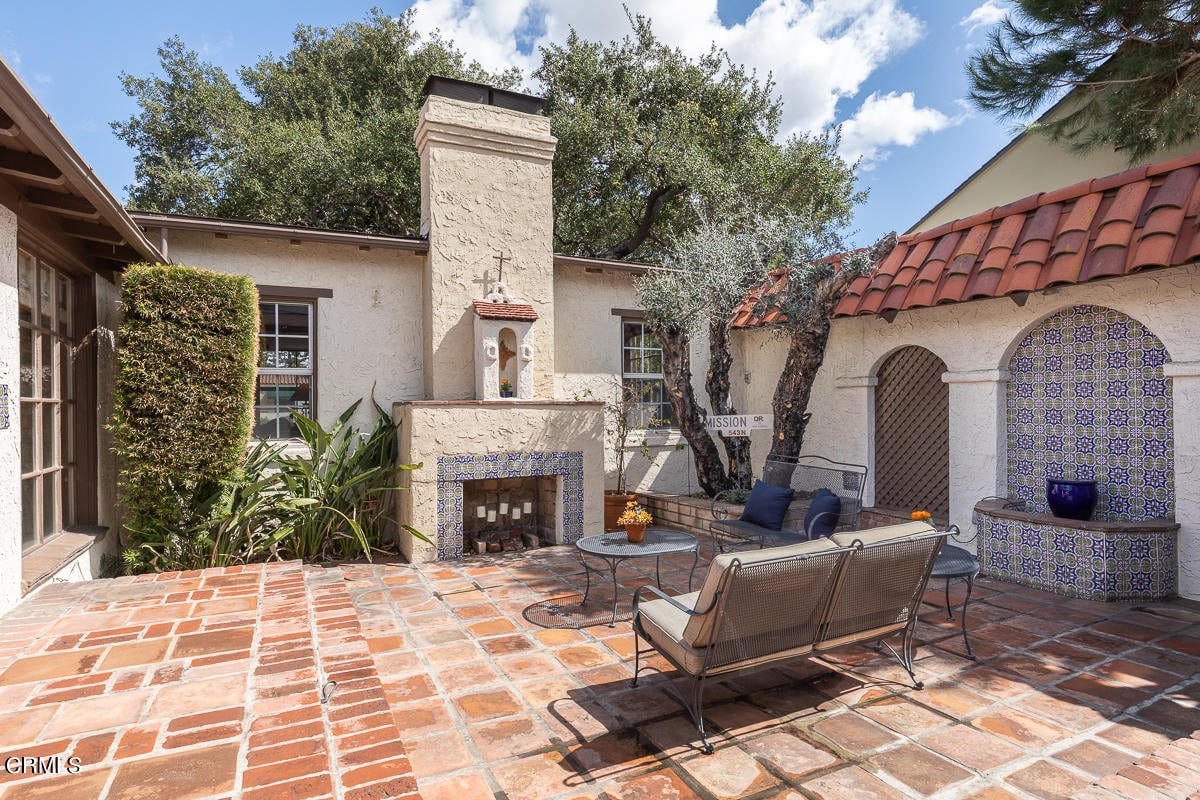 543 N Mission Dr