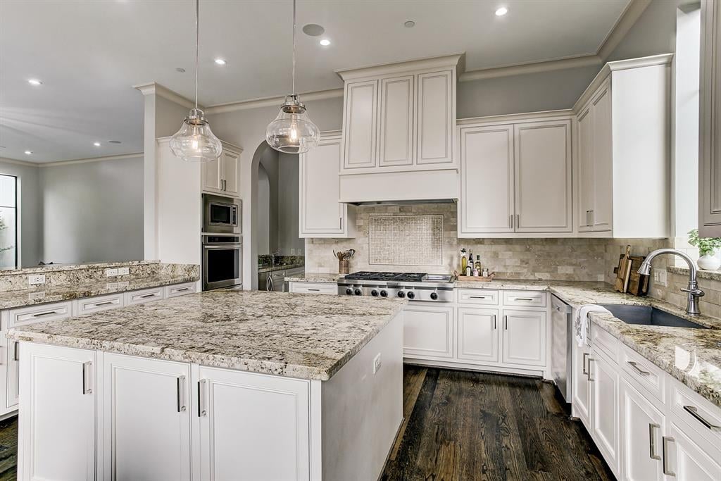 11313 Surrey Oaks Ln