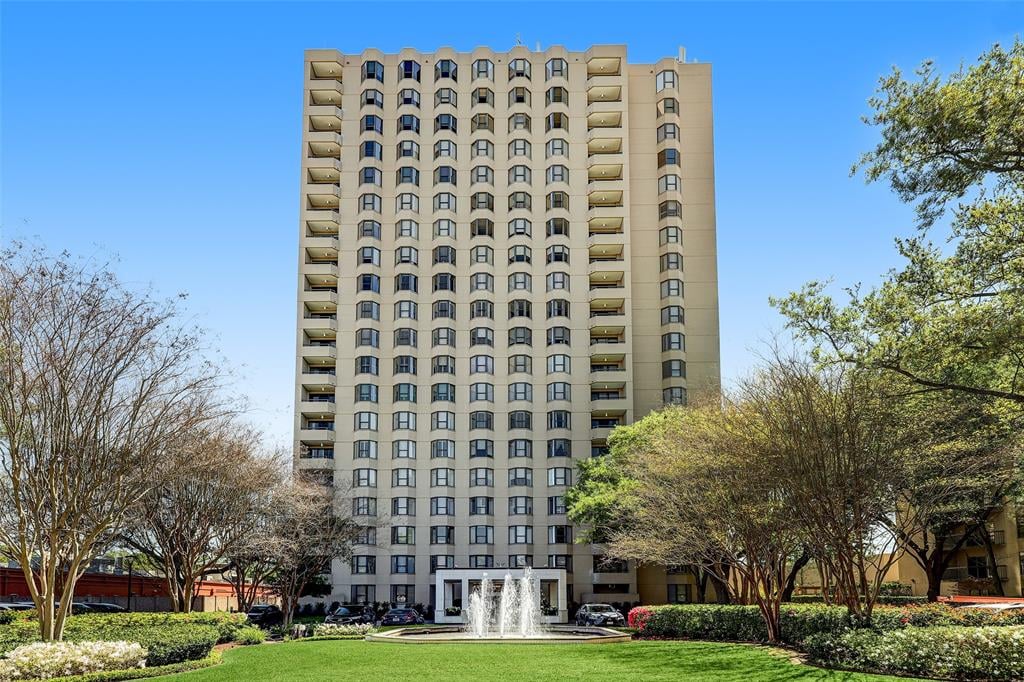 651 Bering Dr, #1204