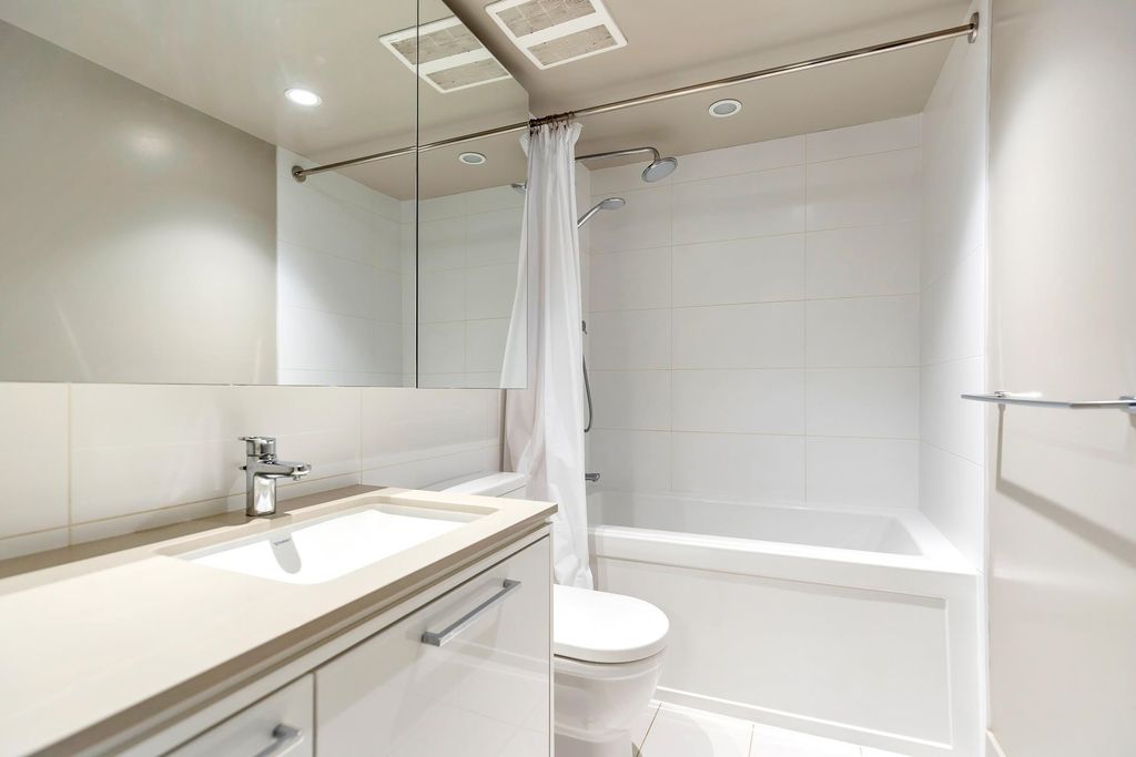 680 Seylynn Cres, #704