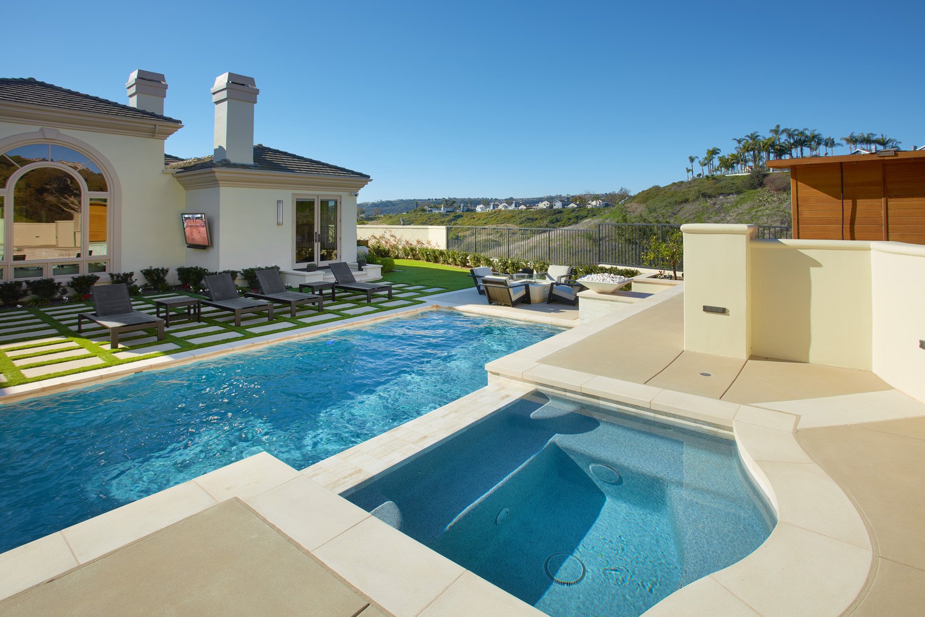 1 Elk Grove Ln