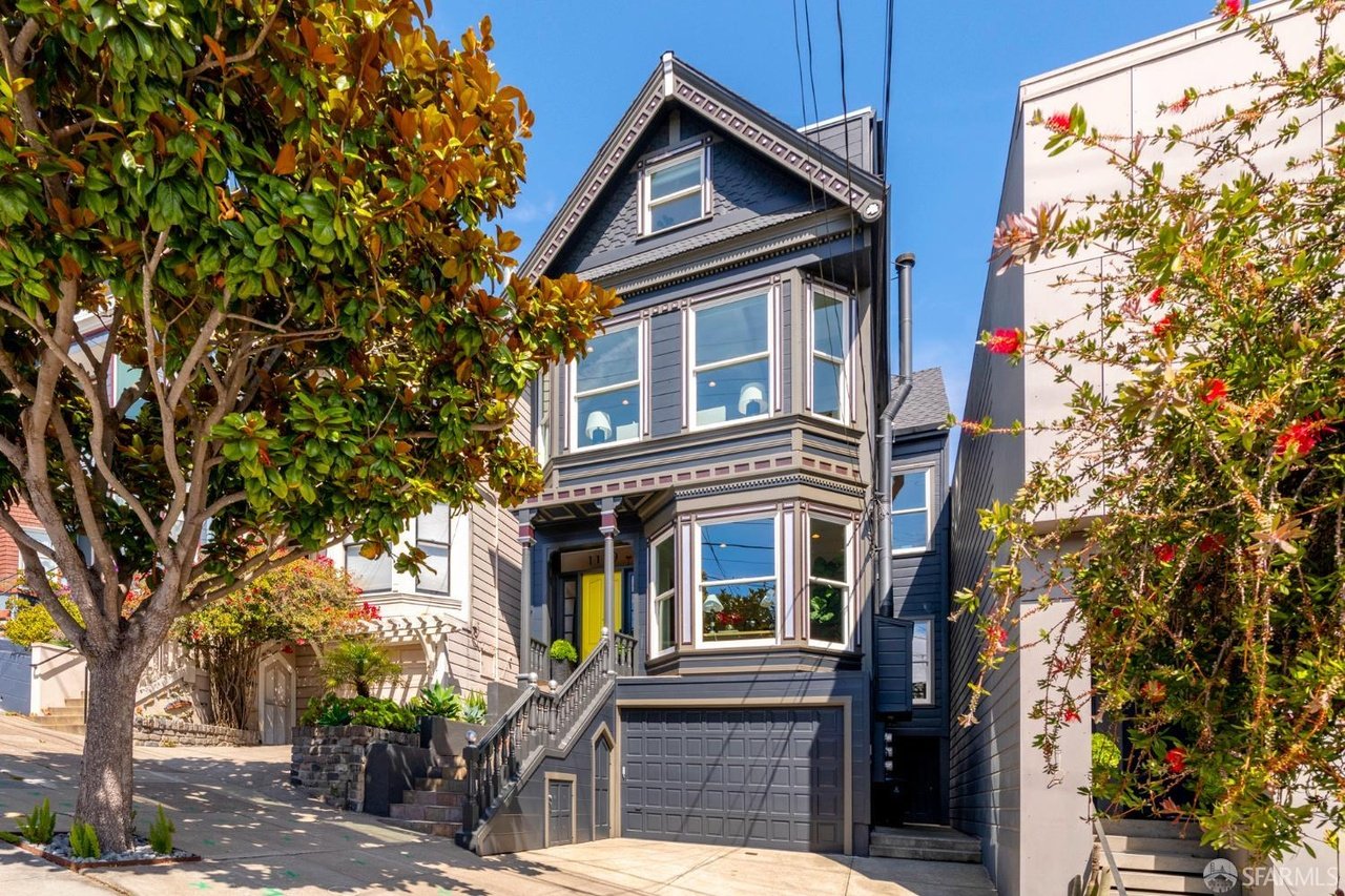 1119 Castro St