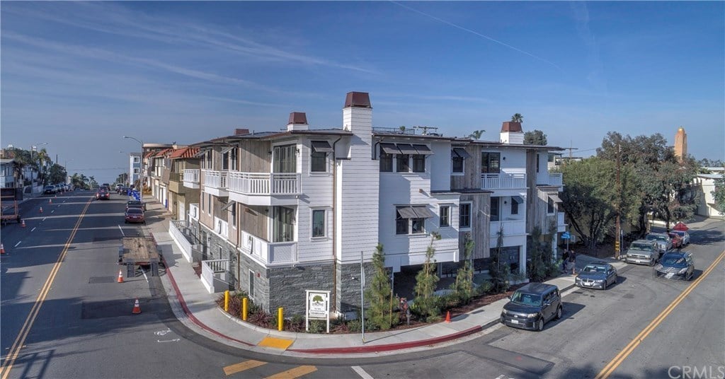 761 Manhattan Beach Blvd