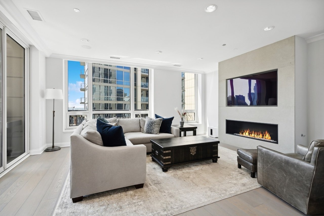 10 E Delaware Pl Unit 22D