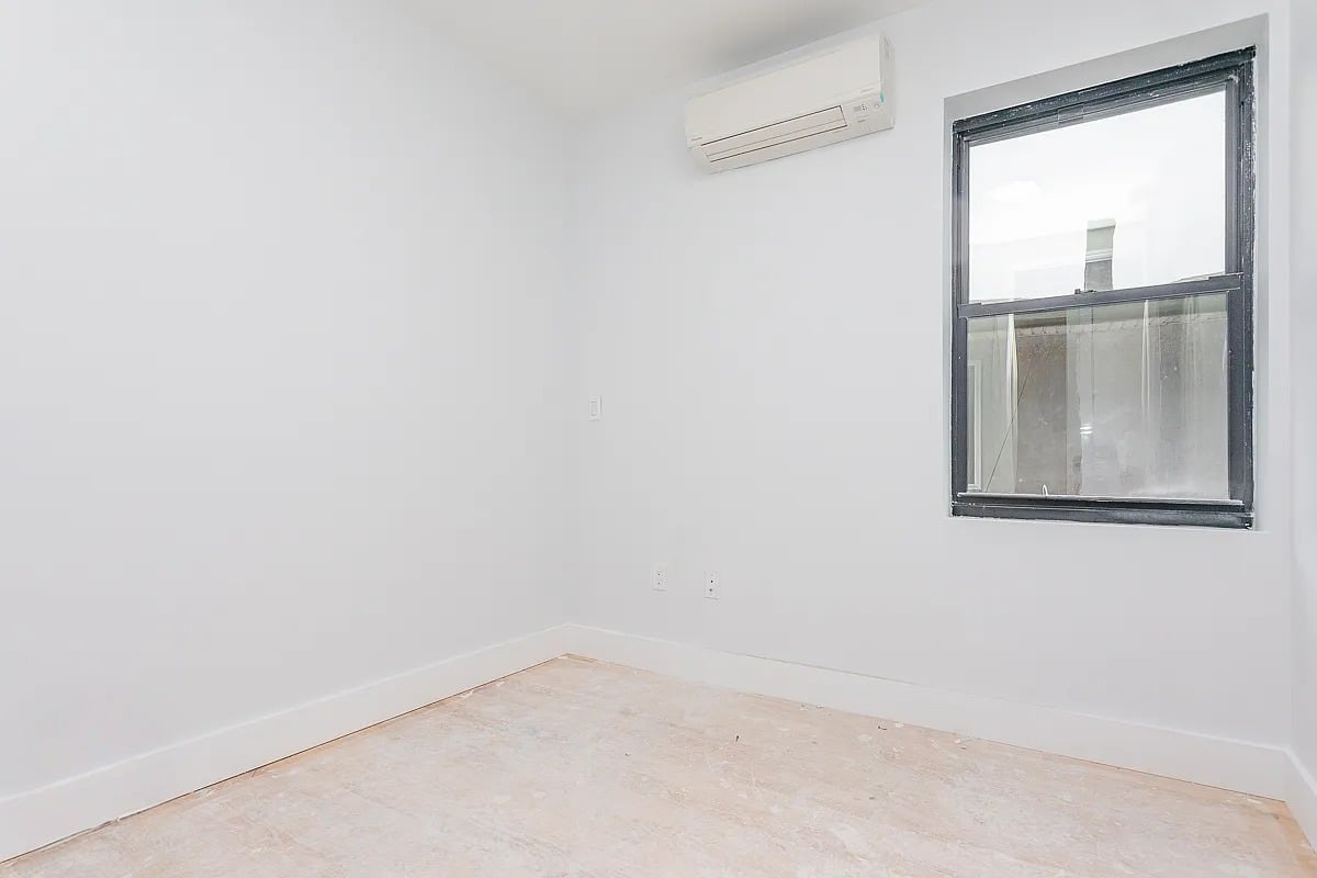 771 Lexington Ave 2F