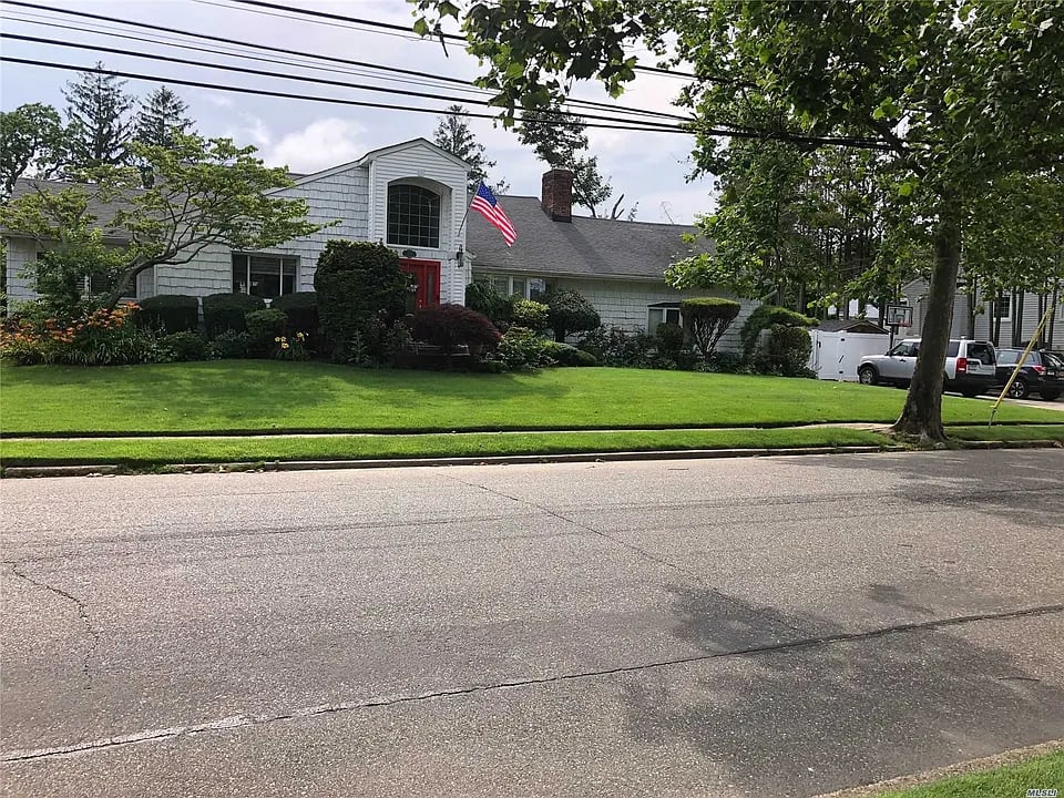 104 Harbor Ln