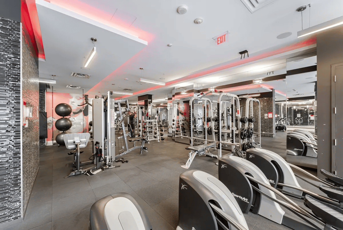 560 Front Street West, Suite 621